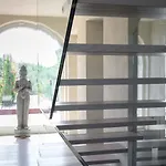 Contemporary With Pool Near 度假居 哥尔顿