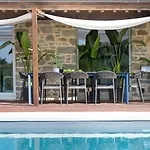 度假居 Contemporary With Pool Near *