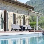 Contemporary With Pool Near * 哥尔顿