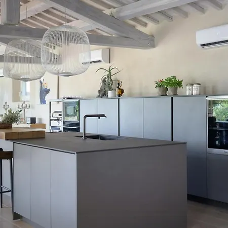 Сasa de vacaciones Contemporary With Pool Near Cortona