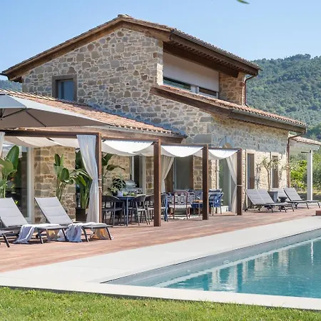 Contemporary With Pool Near Кортона