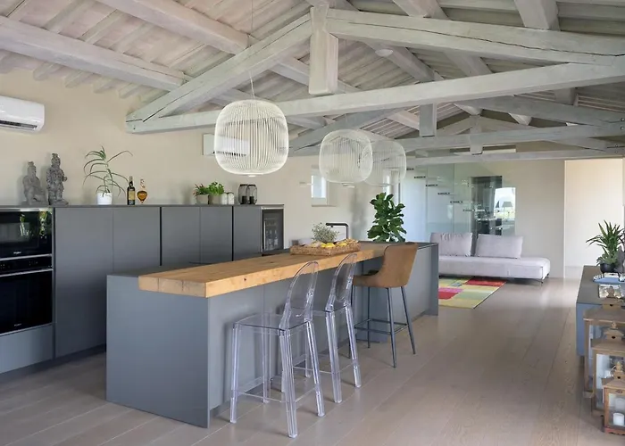 בית נופש Contemporary With Pool Near