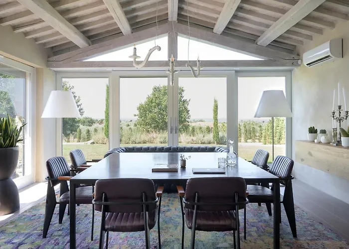 Contemporary With Pool Near בית נופש *