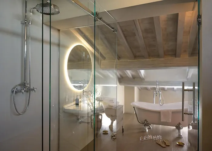 Contemporary With Pool Near Дом отдыха Кортона