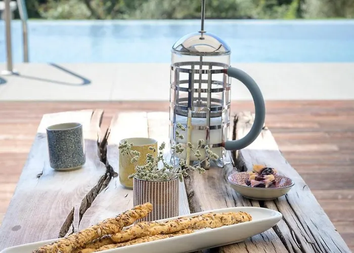 בית נופש Contemporary With Pool Near *