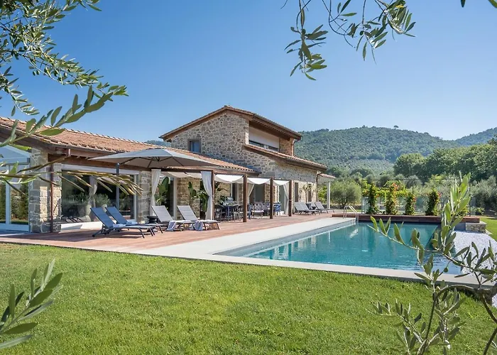 Contemporary With Pool Near * Cortone