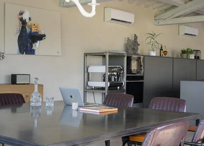 Contemporary With Pool Near Hébergement de vacances Cortone