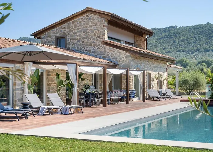 Contemporary With Pool Near Cortone